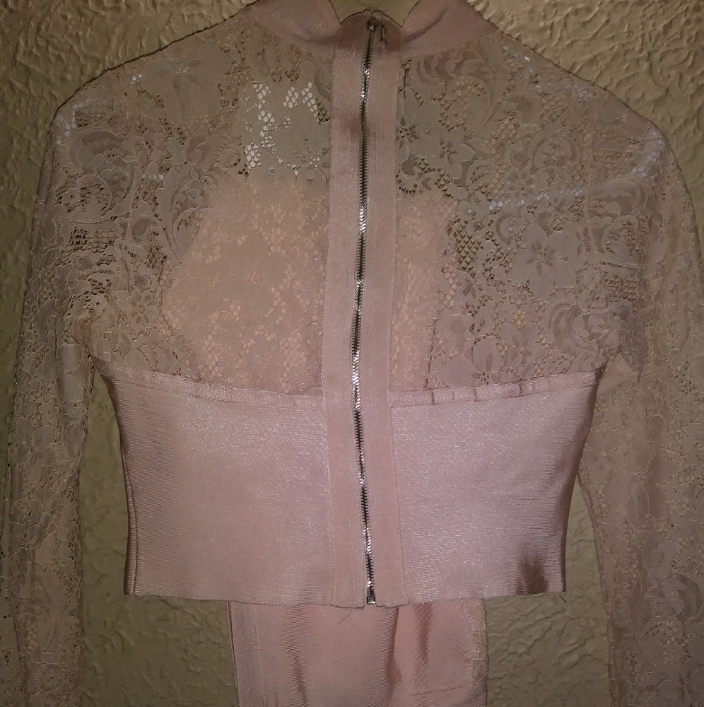 Woman's outfit - Picture 2 of 2